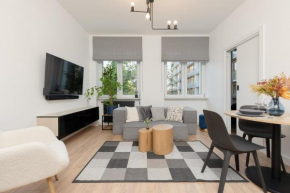 Warsaw Central Apartment 10 min walk from Palace of Culture & Science by Noclegi Renters